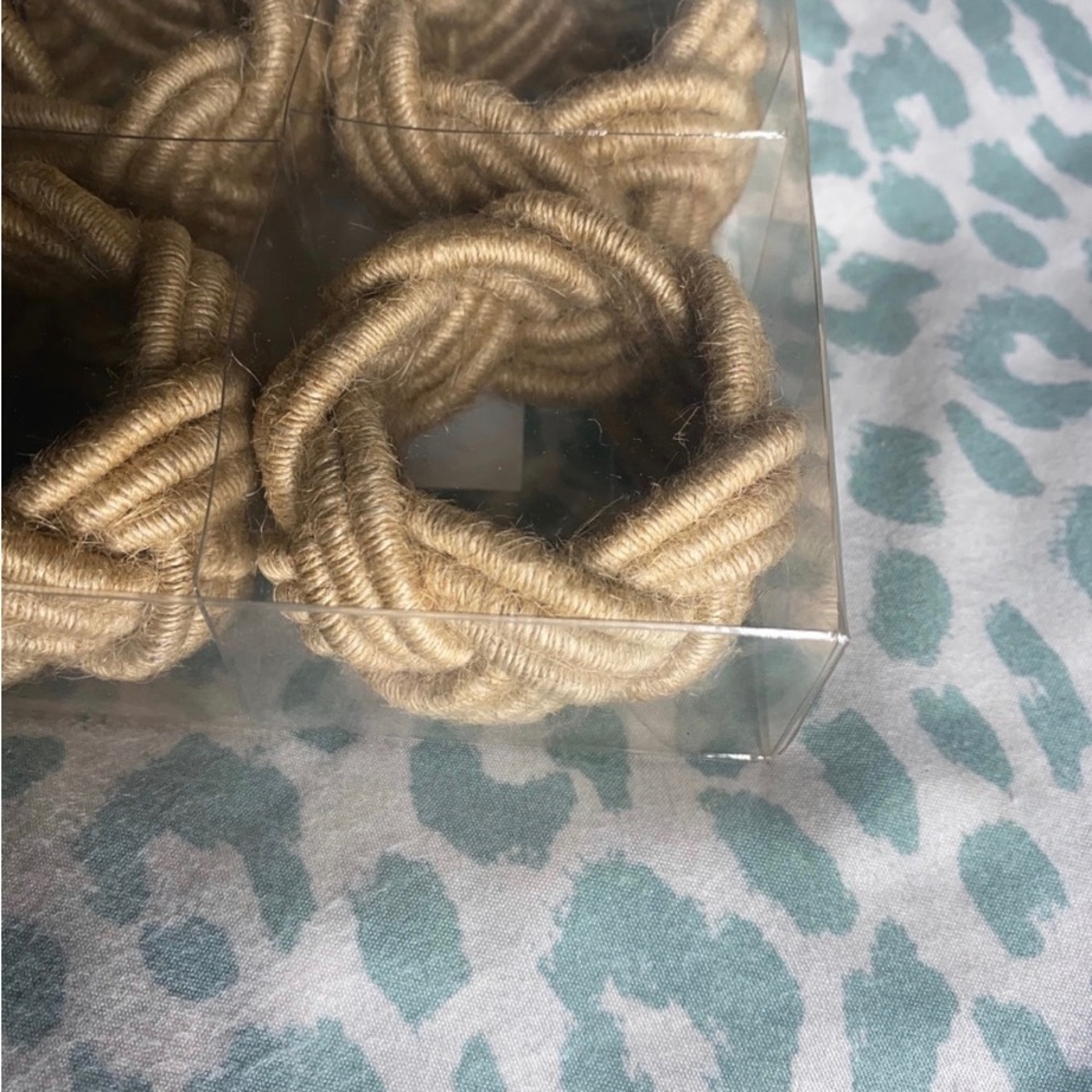 5/$25 ☀️
NEW 4 Piece Rattan Twine Napkin
Rings Allen + Roth - Picture 2 of 5